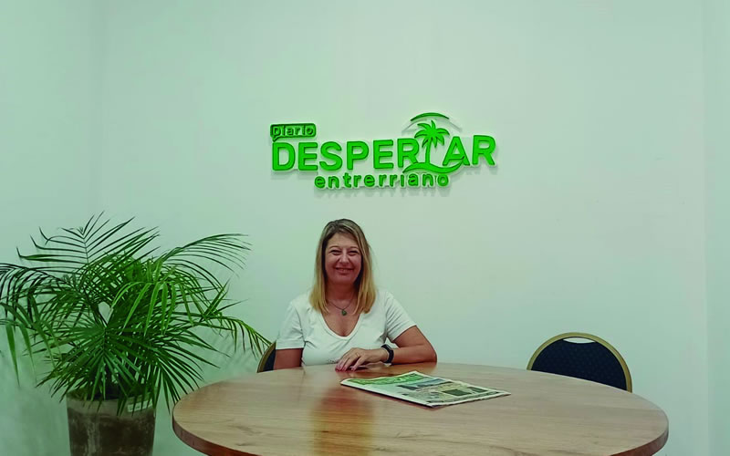 Descubriendo los beneficios del yoga: Una entrevista con Claudia Telep, profesora del estudio «CALma Yoga»