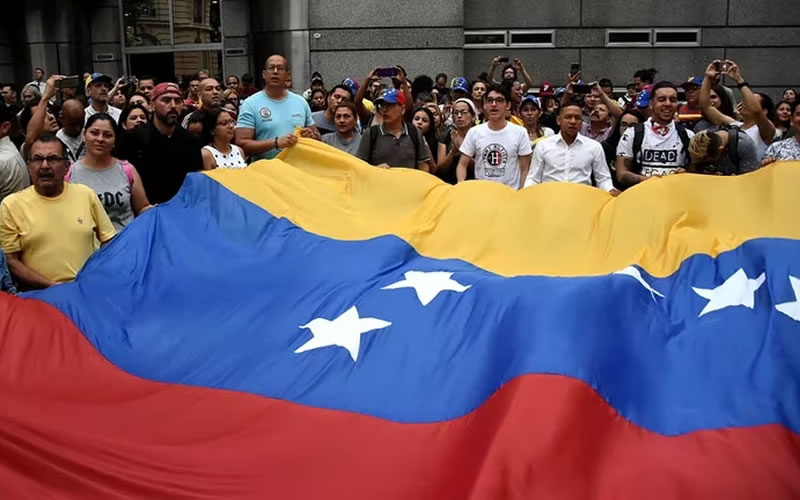 Crece el número de venezolanos en la Argentina y en Juntos por el Cambio salen a la caza de esos votos clave