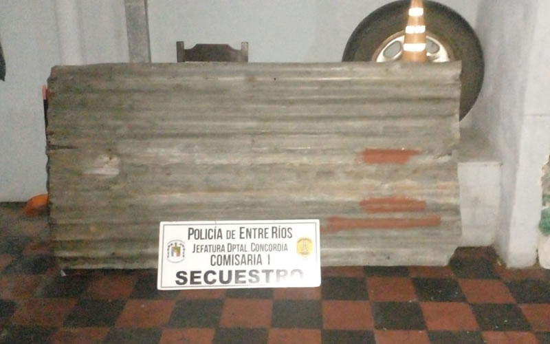 Robó una chapa de una obra en construcción y lo detuvieron al llegar a su casa