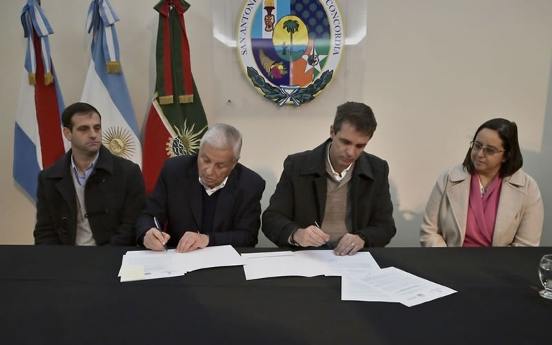 Cresto y Lauritto firmaron un convenio para fortalecer el programa de protección y rehabilitación de las cuencas ribereñas del Río Uruguay