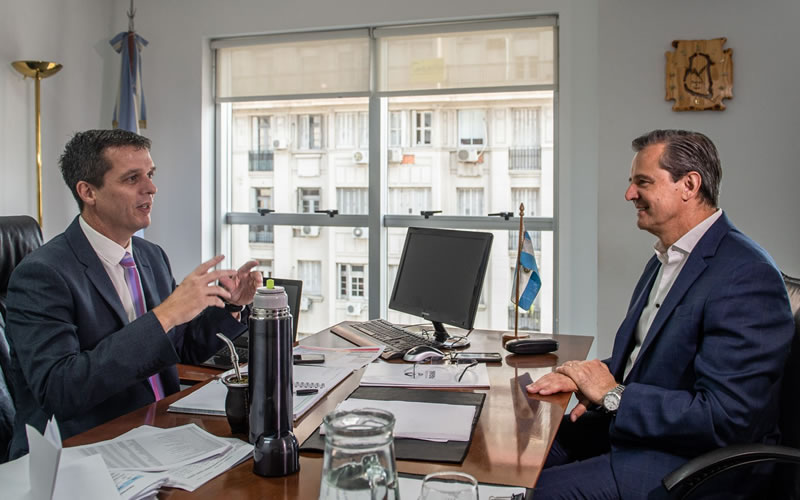 Cresto también declinó su candidatura y respaldará a Bahl en la gobernación