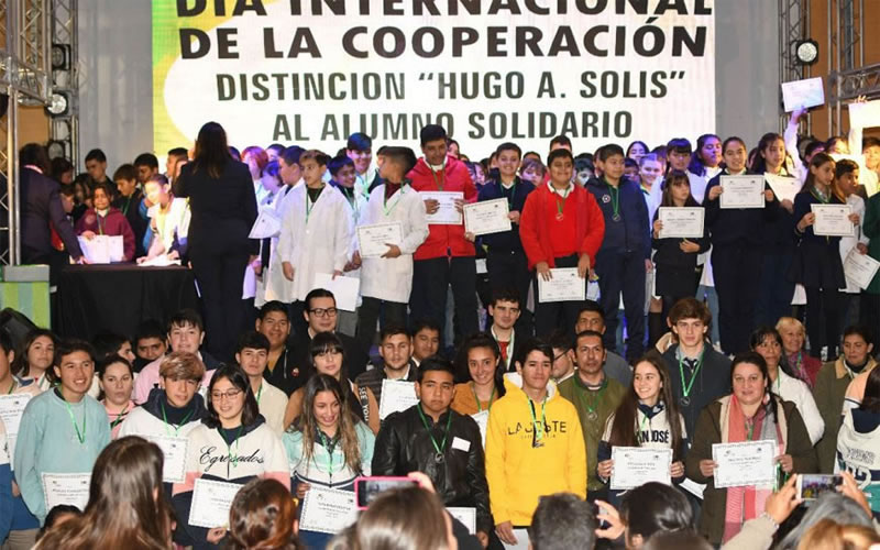 Biblioteca Serebrinsky: Decimo quinta edición de la “Distinción Hugo Solís al Alumno Solidario”