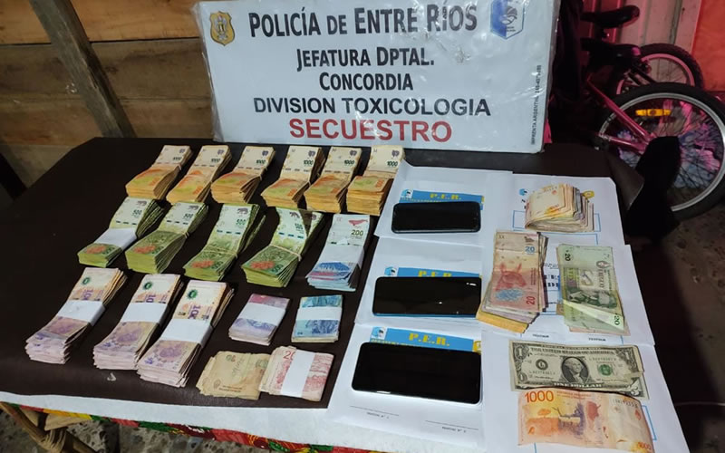 En varios allanamientos por narcomenudeo detienen a cinco personas, secuestran droga y casi 1 millón de pesos