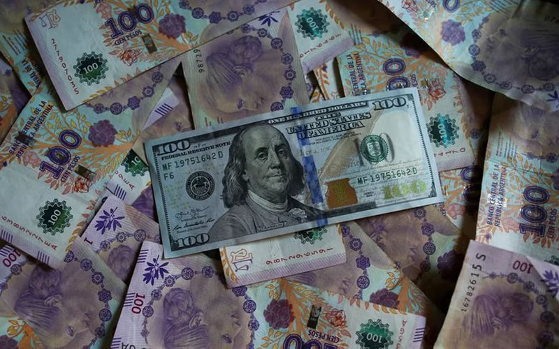 Javier Milei aseguró que ya consiguió los fondos para dolarizar al valor del mercado