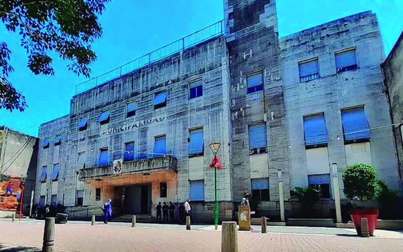 Se mueve el tablero del gabinete municipal: Sierra se va, se suma Chiarello y otros dos cambian de rol