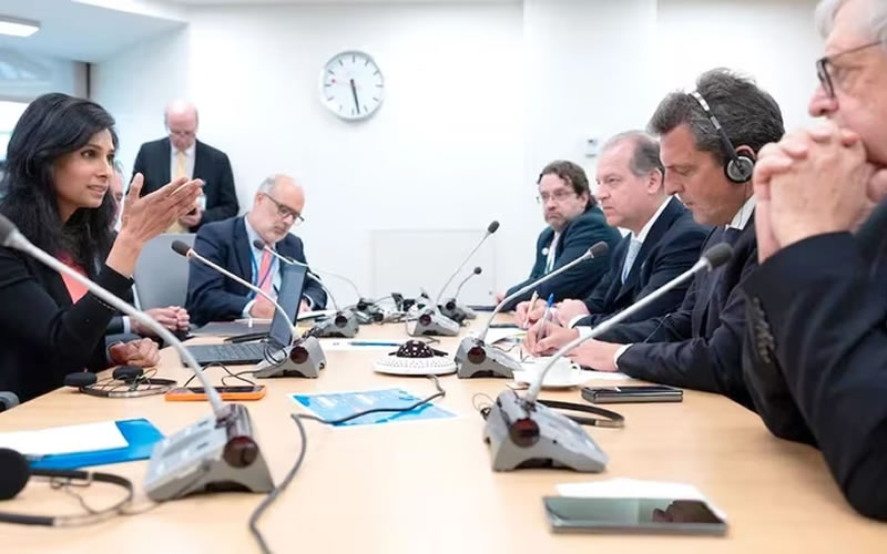 FMI: Massa buscará activar la semana que viene un pago parcial de vencimientos para darle aire a la negociación