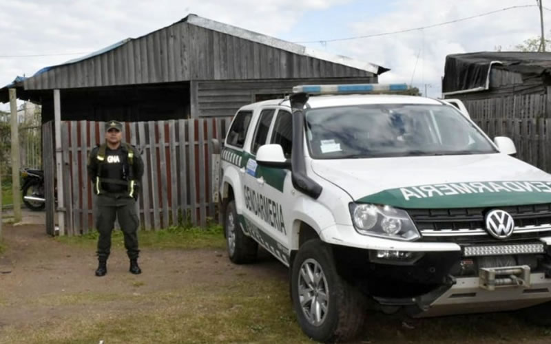 En varios allanamientos detienen a una persona y secuestran droga y dinero