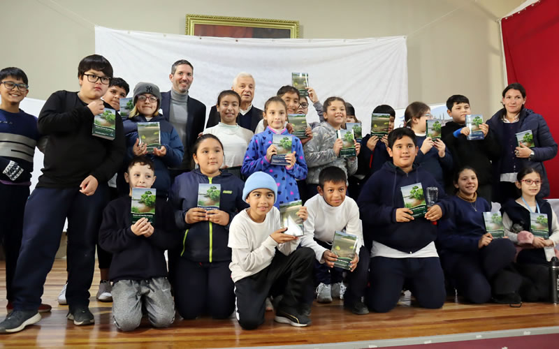 CARU inició la entrega de 45 mil libros para alumnos entrerrianos