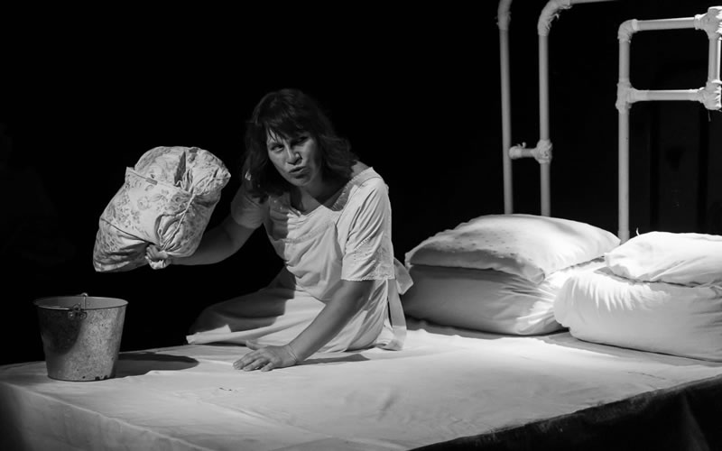 «Cuando el mundo entero dormía»: La obra sigue en movimiento, volvió de su gira y va por más