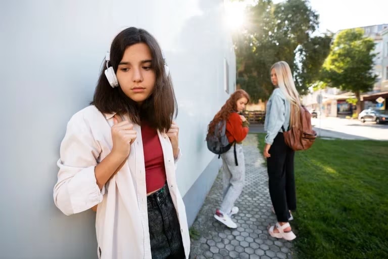 Por qué duele tanto el rechazo: el impacto en la psiquis y claves para curar esta herida psicológica