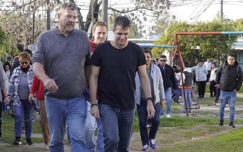 Multitudinaria caminata en apoyo a la Lista 44 de «Armando Concordia»