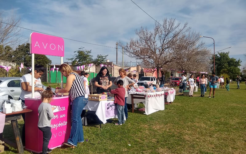 Eduardo Asueta organizó una feria de emprendedores en Benito Legerén