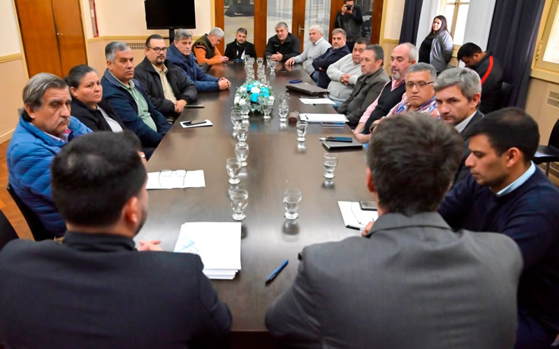 Acuerdo unánime del Intendente con los gremios para una mejora salarial del 58%