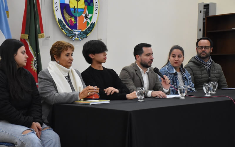ECU firmó el convenio con el Municipio para disponer de los galpones donde se construirán las carrozas