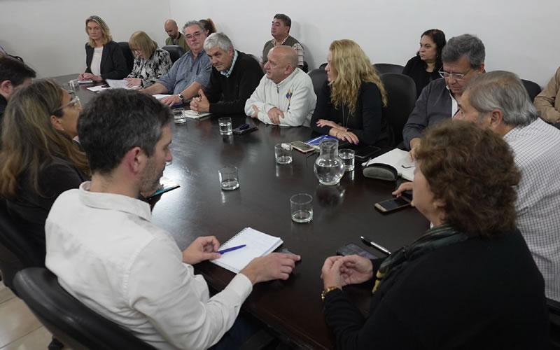 El gobierno hizo una nueva propuesta a los gremios docentes y Müller habló de “compromiso real”