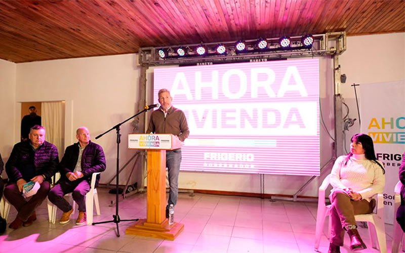 Frigerio presentó sus propuestas para sanear el déficit habitacional