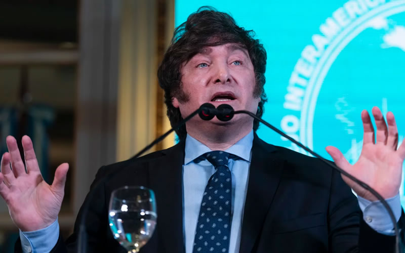 El enigma Milei que inquieta a la política: ¿Cae en las encuestas o resiste a pesar de todo?