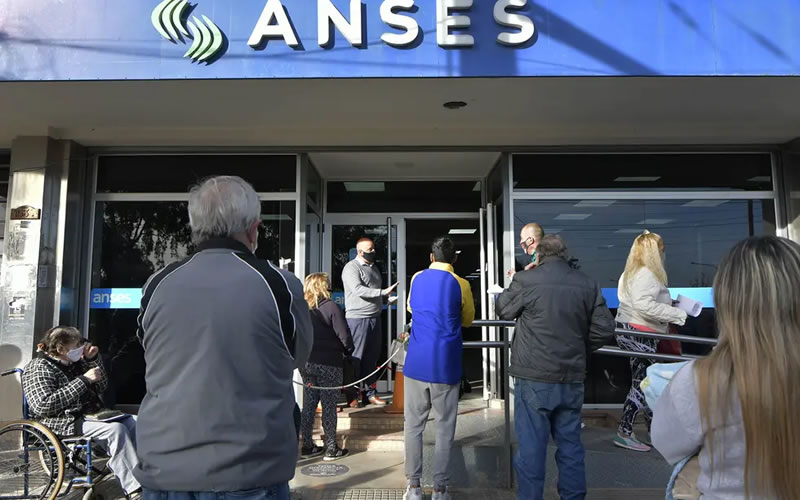 Massa anunciará medidas para jubilados y pensionados