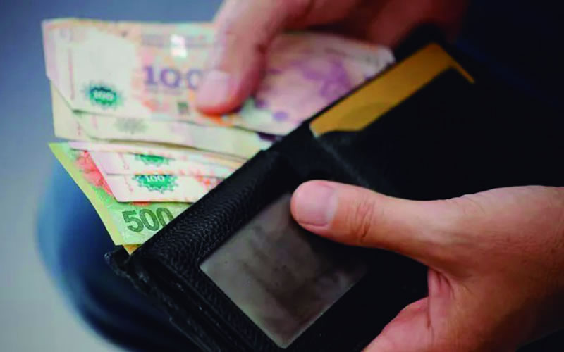 Los salarios quedaron por debajo de la inflación en mayo y perdieron casi 12 puntos en lo que va del año