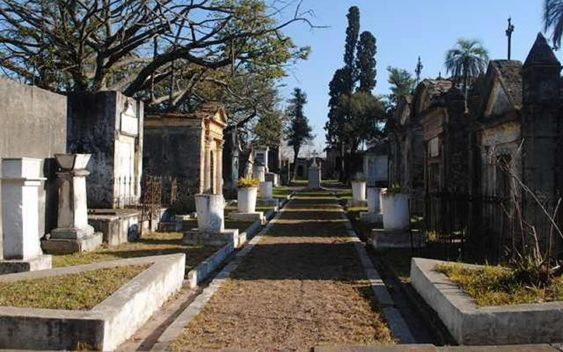 Cementerio Viejo de Concordia: Rescatando la memoria de sus primeros habitantes