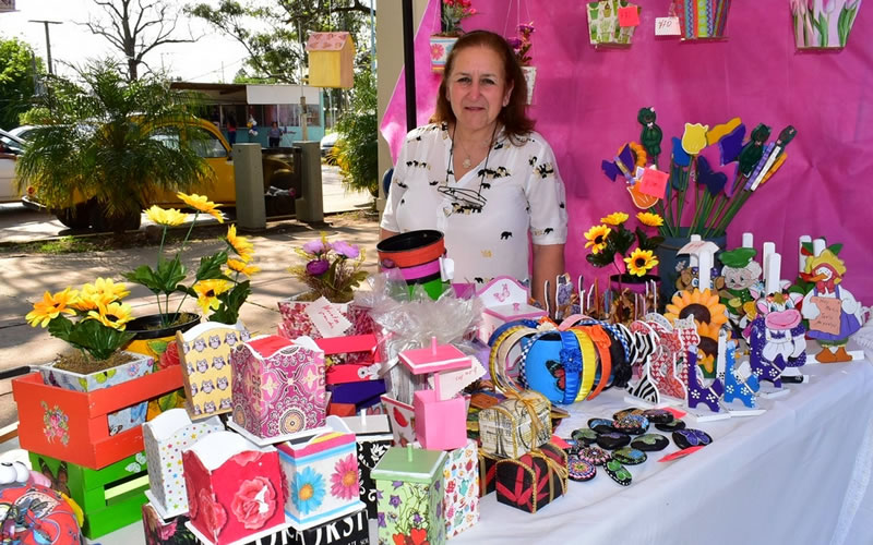 Feria de Economía Social en plaza 25 de Mayo