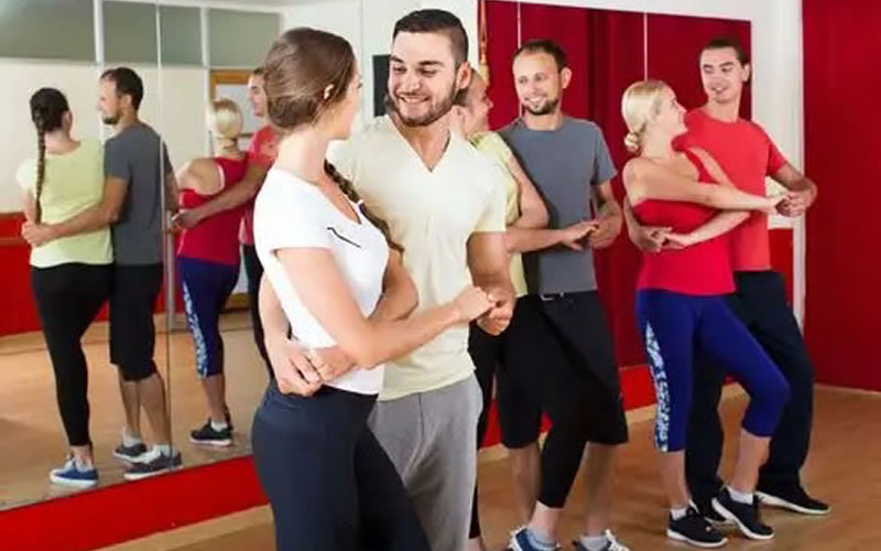 3 bailes que te ayudarán a tonificar piernas, glúteos y muslos