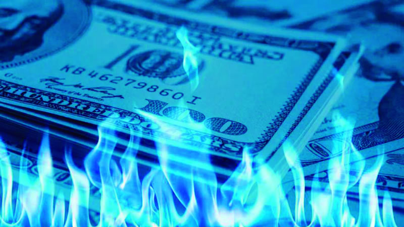 Dólar blue desatado: En 3 días escaló casi 30%, superó devaluación del oficial y rozó los $800