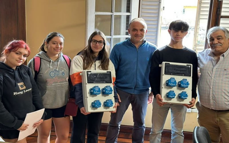 La Cooperativa Eléctrica realizó un aporte para la seguridad de los jóvenes que construyen sus carrozas