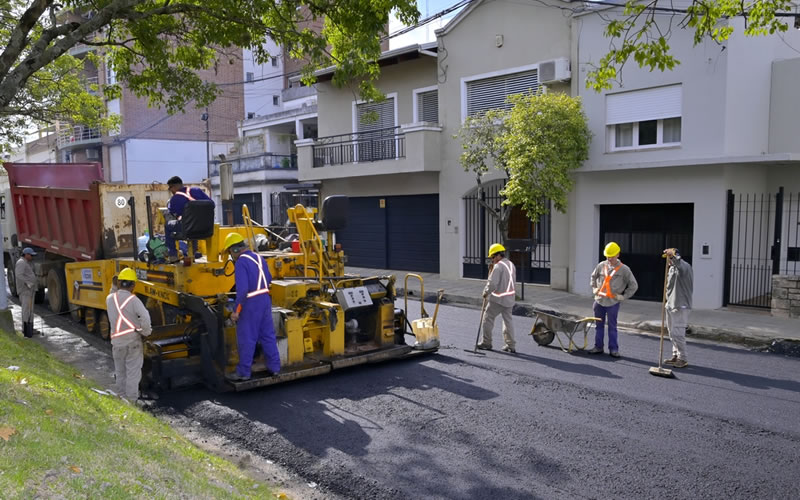 Avanzan las obras de repavimentación y mejoras en las calles en el radio céntrico
