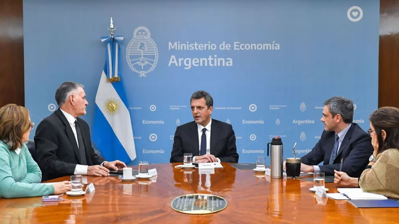 En medio de la fuerte suba del dólar y las remarcaciones, el Gobierno se reúne nuevamente con empresarios