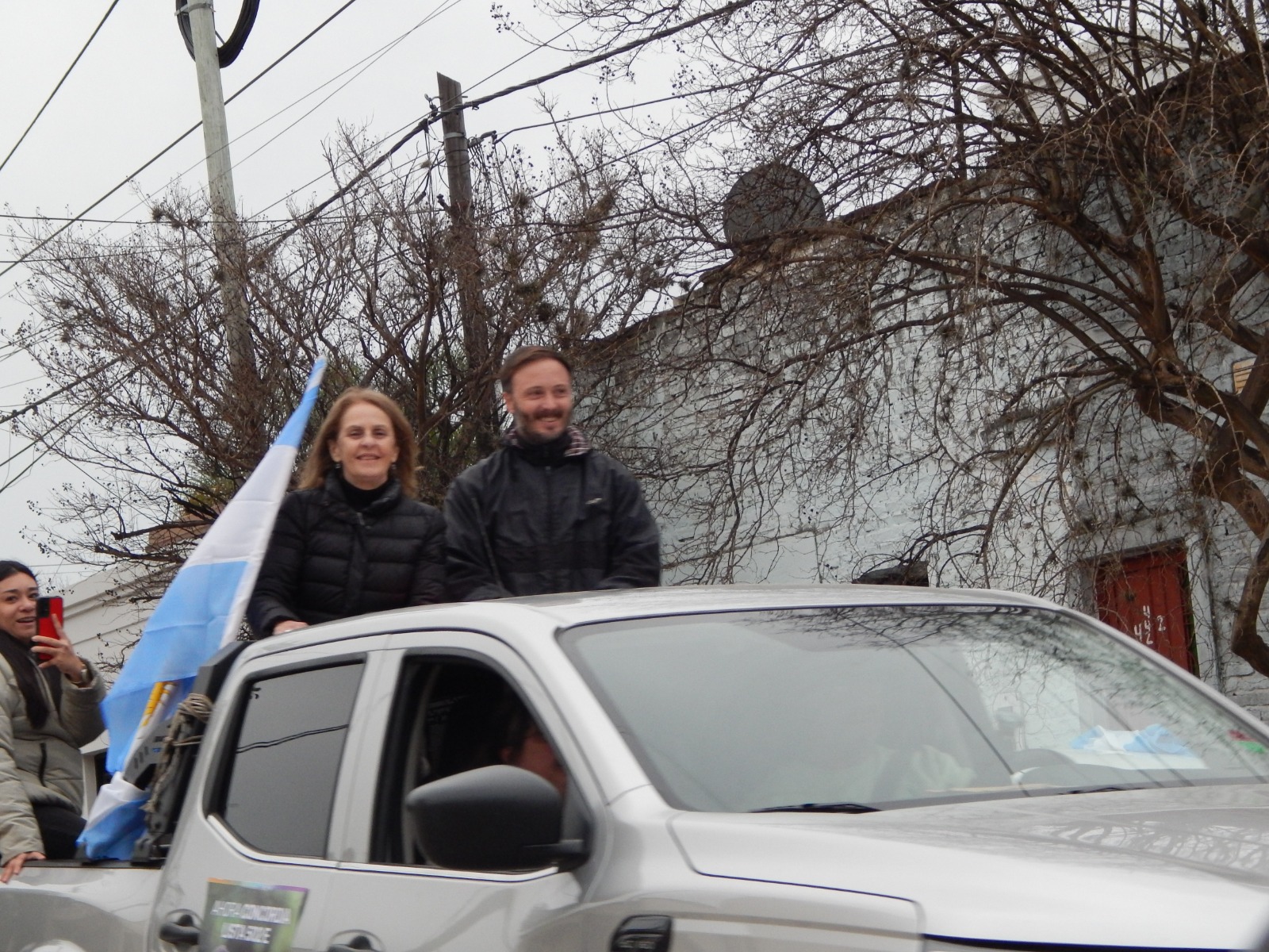 Más de 150 autos acompañaron a Francisco Azcué en su caravana por Concordia