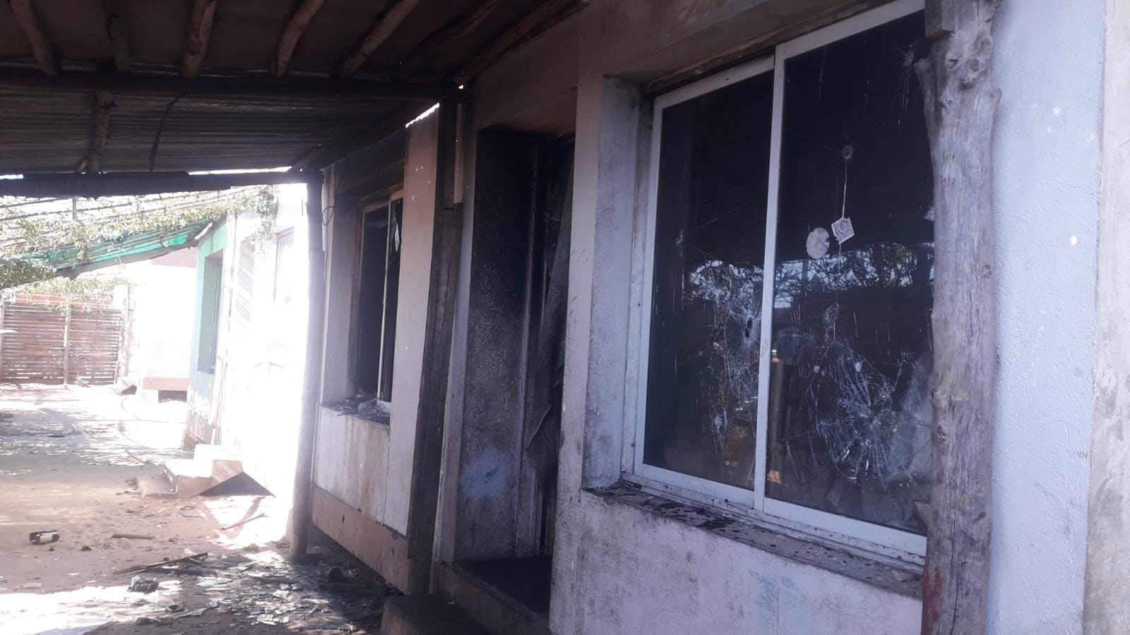 Incendio en vivienda: Conmoción y violencia tras denuncia de abuso