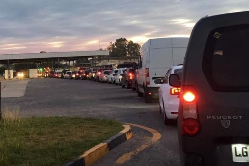 Retorno masivo a Uruguay: fila de cientos de autos para cruzar la frontera y volver al país vecino