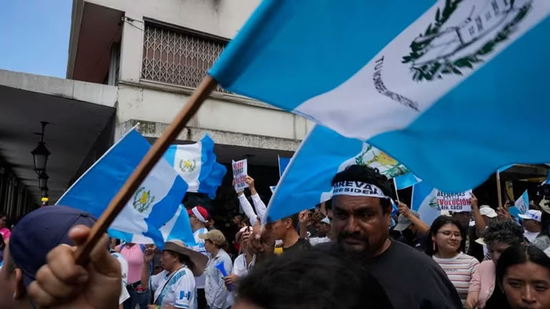  Tensión en Guatemala: Miles de personas pidieron la renuncia de la fiscal general por interferir en el proceso electoral