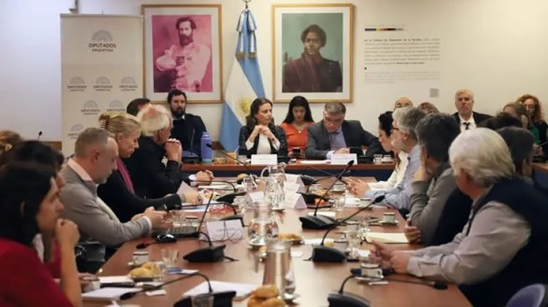 Reducción de la jornada laboral: Diputados debatió proyectos con apoyo del Gobierno