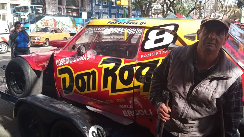 Brillante exposición de autos modelos antiguos