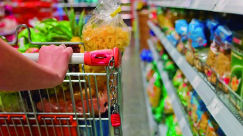 La canasta básica aumentó 14,3% en agosto y una familia necesitó $284.687 para no ser considerada pobre