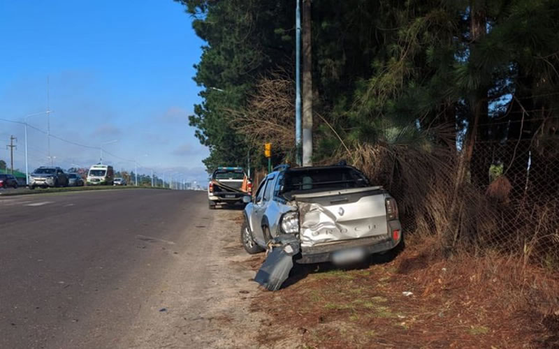 Frenó repentinamente en el semáforo y fue chocada por un camión