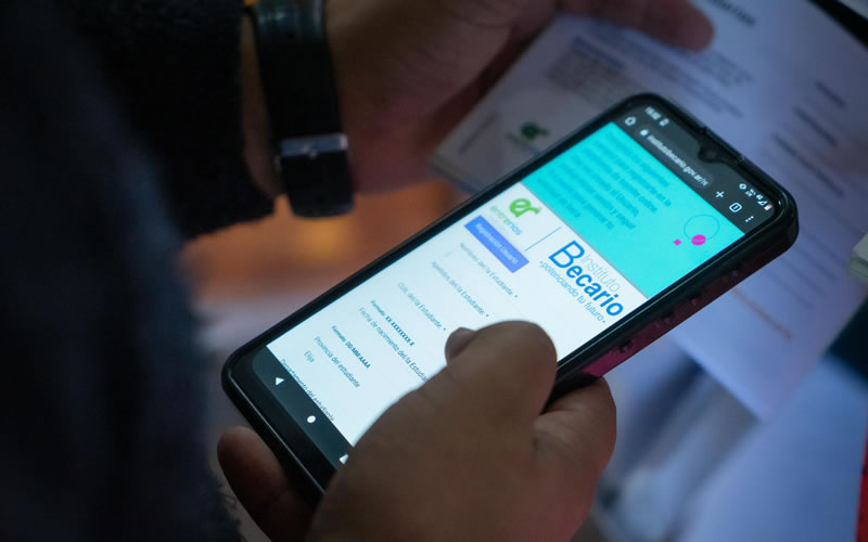 Se inició el cronograma de pago de becas provinciales a estudiantes secundarios, terciarios y universitarios