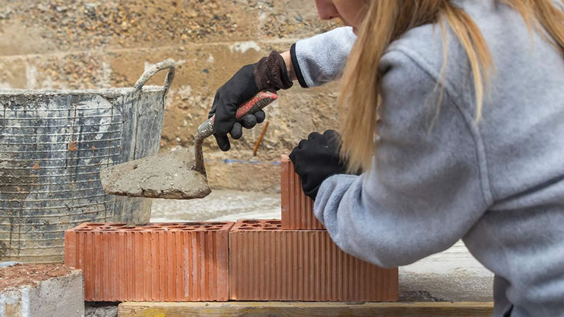 Se promulgó la ordenanza del cupo femenino en la obra pública