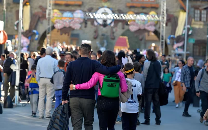 Un millón y medio de turistas viajaron por la Argentina durante el fin de semana extra largo