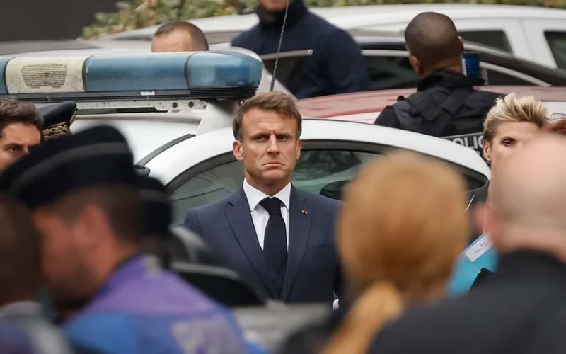 Francia elevó la alerta de seguridad a su grado más alto tras el fatal ataque a un profesor