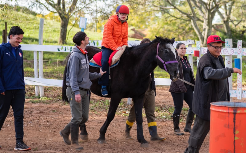 Inclusión y desarrollo integral: ¿Qué es el Centro de Equinoterapia Municipal y cómo funciona?
