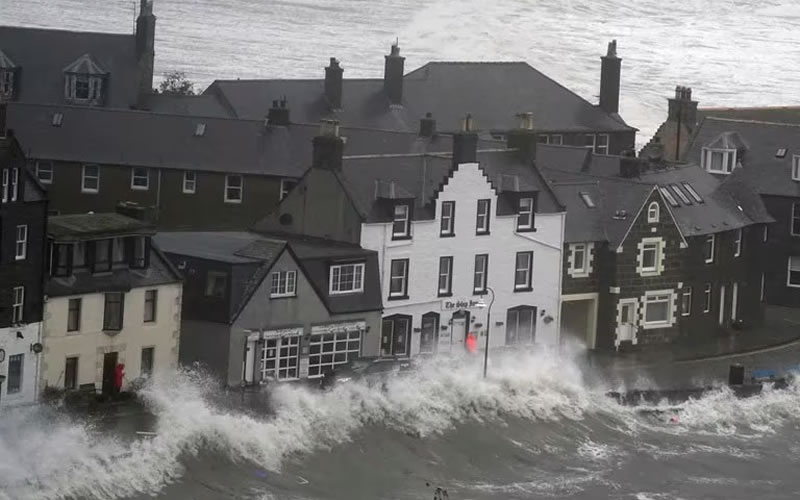 Vientos huracanados e inundaciones en el norte de Europa: Al menos 3 muertos en Gran Bretaña por la tormenta Babet