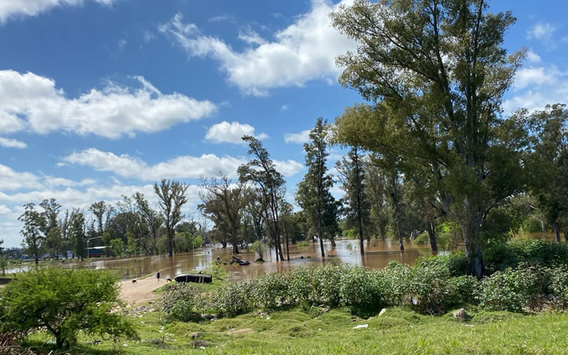 La provincia coordinó con municipios la asistencia para las familias afectadas por la crecida del río Uruguay