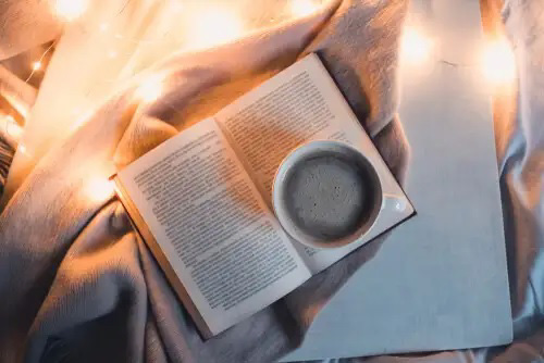 Descubre los beneficios de leer en la noche para tu cerebro