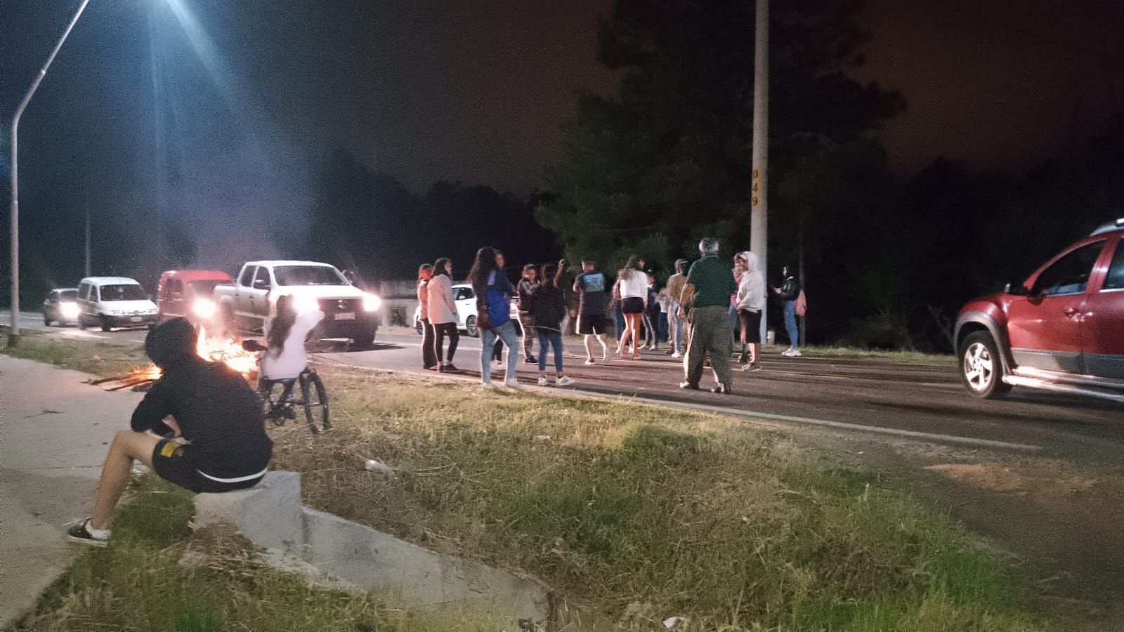 Ultimo momento: Vecinos de Osvaldo Magnasco protestan en Vuelta de Obligado por falta de ambulancia