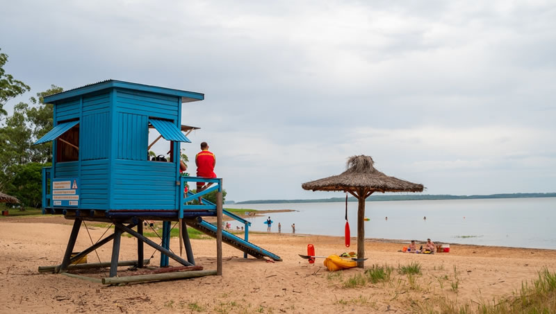 Comenzó la temporada de playas con guardias en la zona del lago de Salto Grande