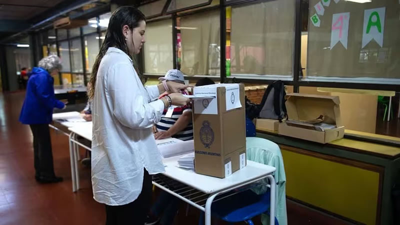 ¿A quién favorece el voto en blanco en el balotaje?