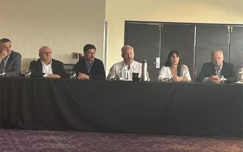 Frigerio se reunió con las autoridades electas de Juntos y pidió austeridad y compromiso